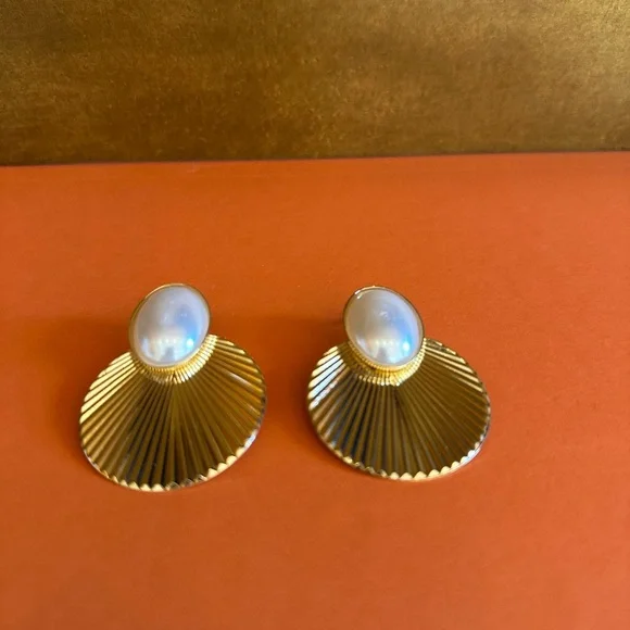 Zara Gold and Pearl Fan Earrings - Picture 2 of 4